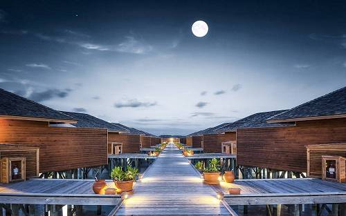 但馮木清認為，攜程并不是公司進一步平臺化發(fā)展的障礙：攜程通過去哪兒在公司間接持股有約20%的股份，加上攜程的平臺屬性，在產(chǎn)品上對公司亦有一定的依賴，雙方保持即競爭又合作的關(guān)系。